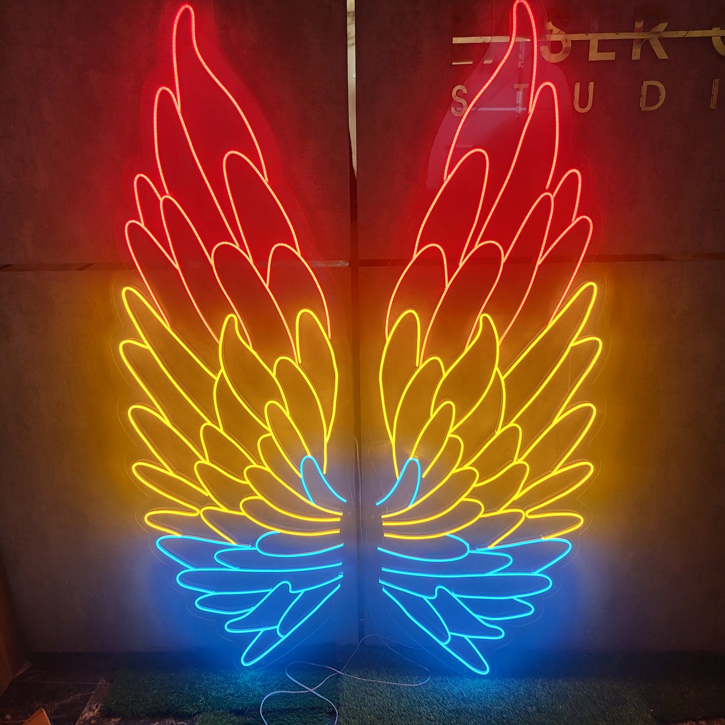 Macaw Wings Neon Sign - Neonzastudio