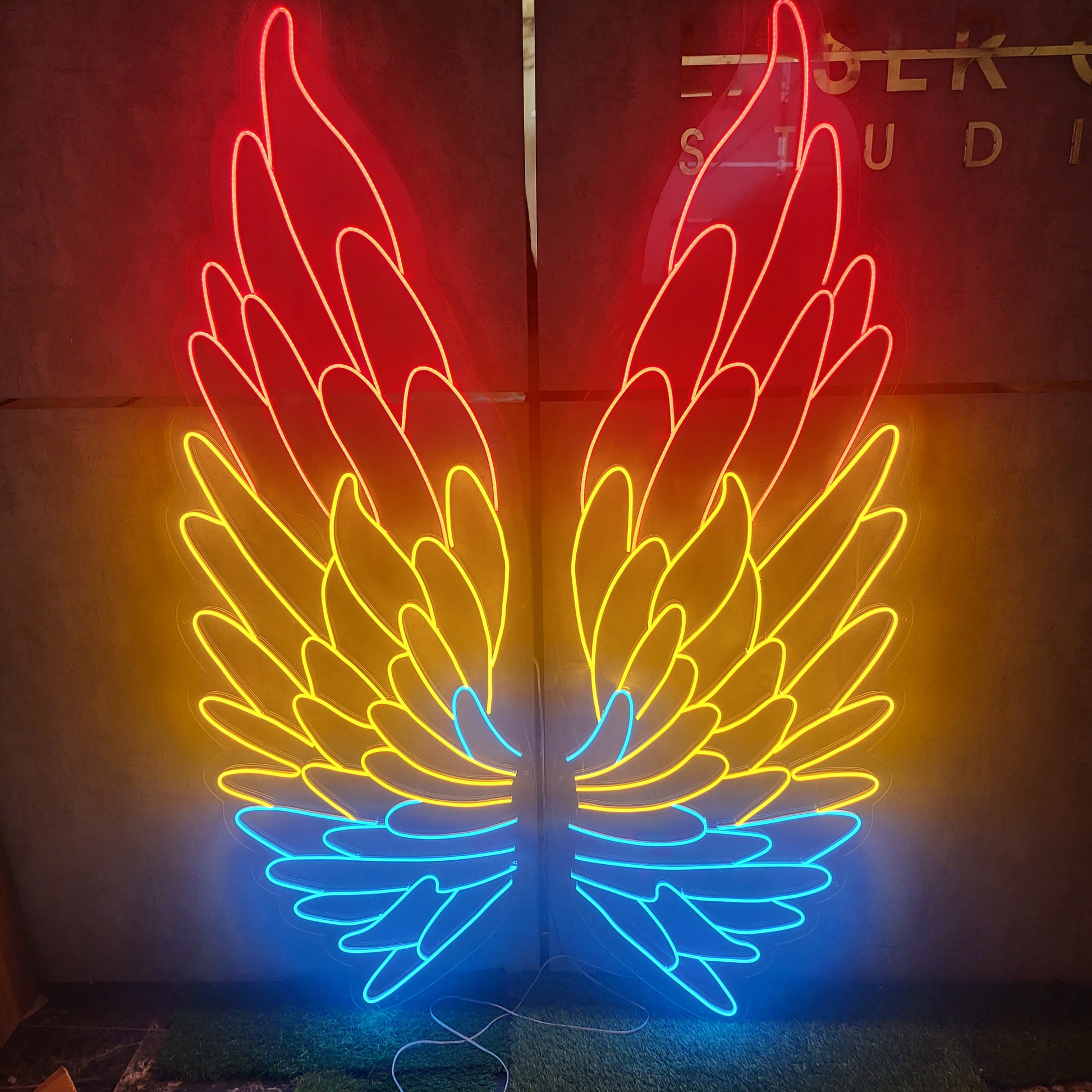 Macaw Wings Neon Sign - Neonzastudio