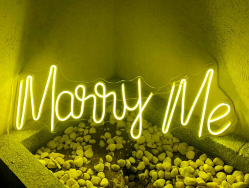 Merry Me Neon Sign - Neonzastudio