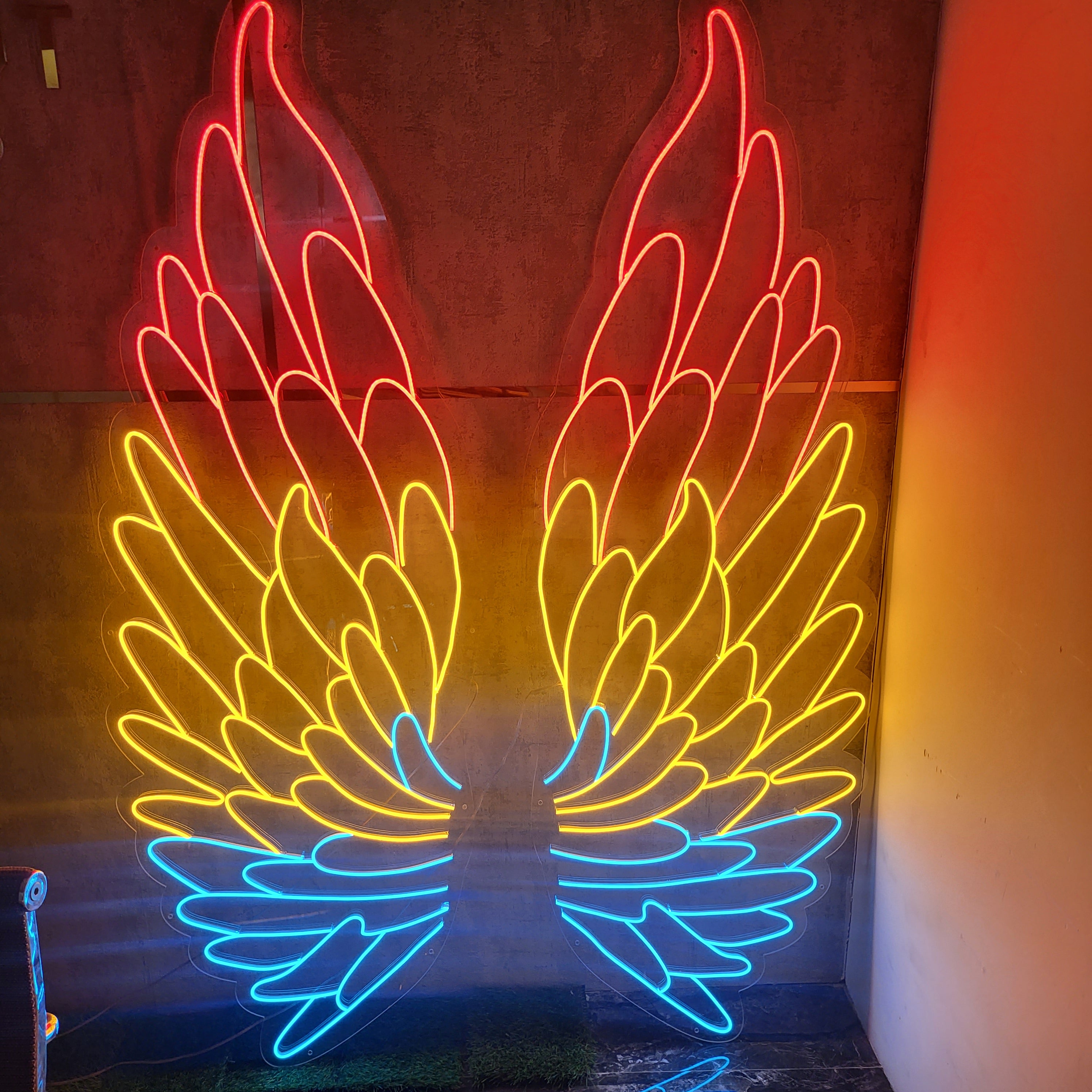 Buy Macaw Wings Neon Sign Online India – Neonzastudio