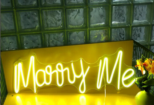 Merry Me Neon Sign - Neonzastudio